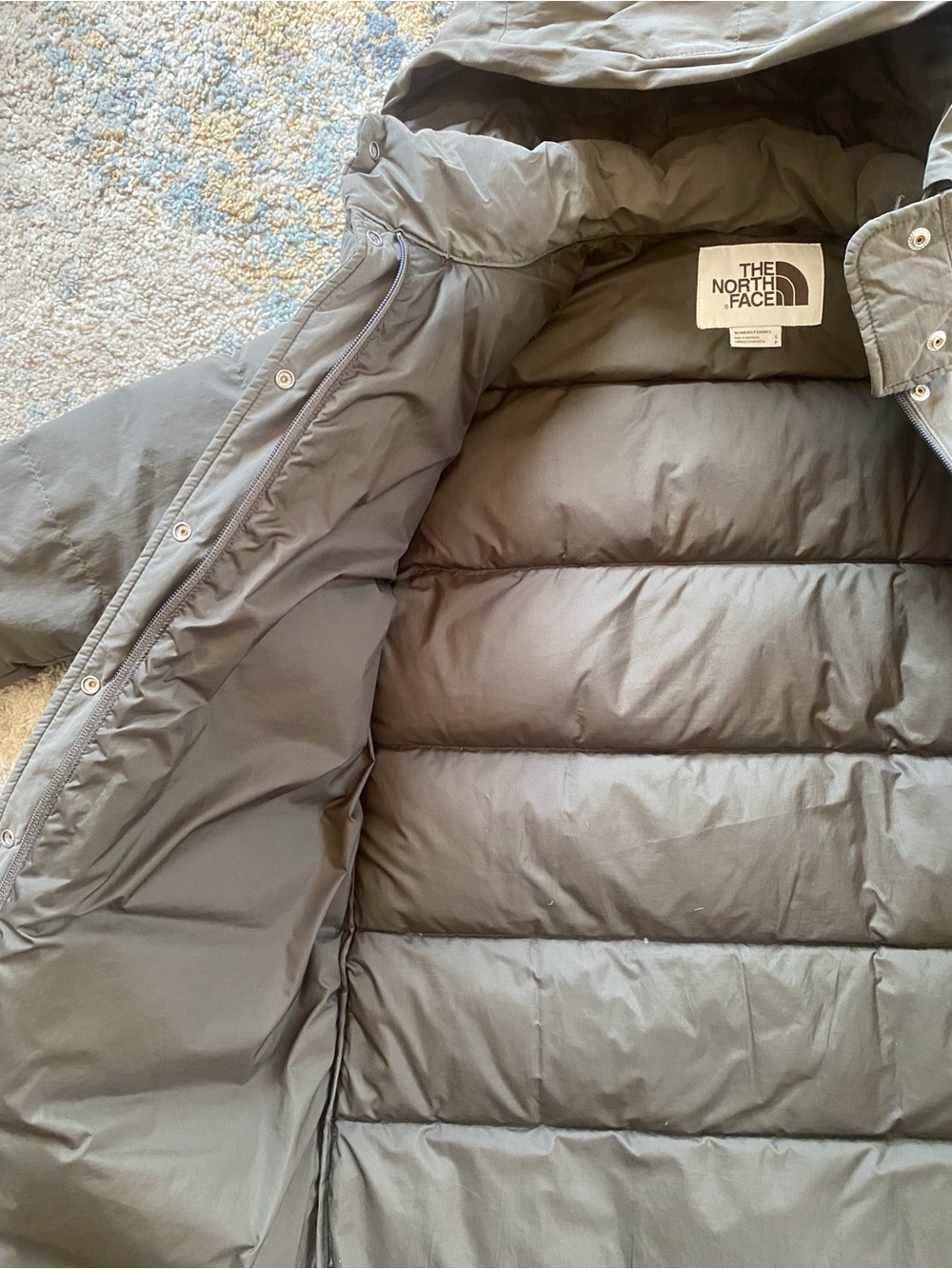 Heritage North Face long down-filled puffy coat with hood. Size S - Picture 2 of 9